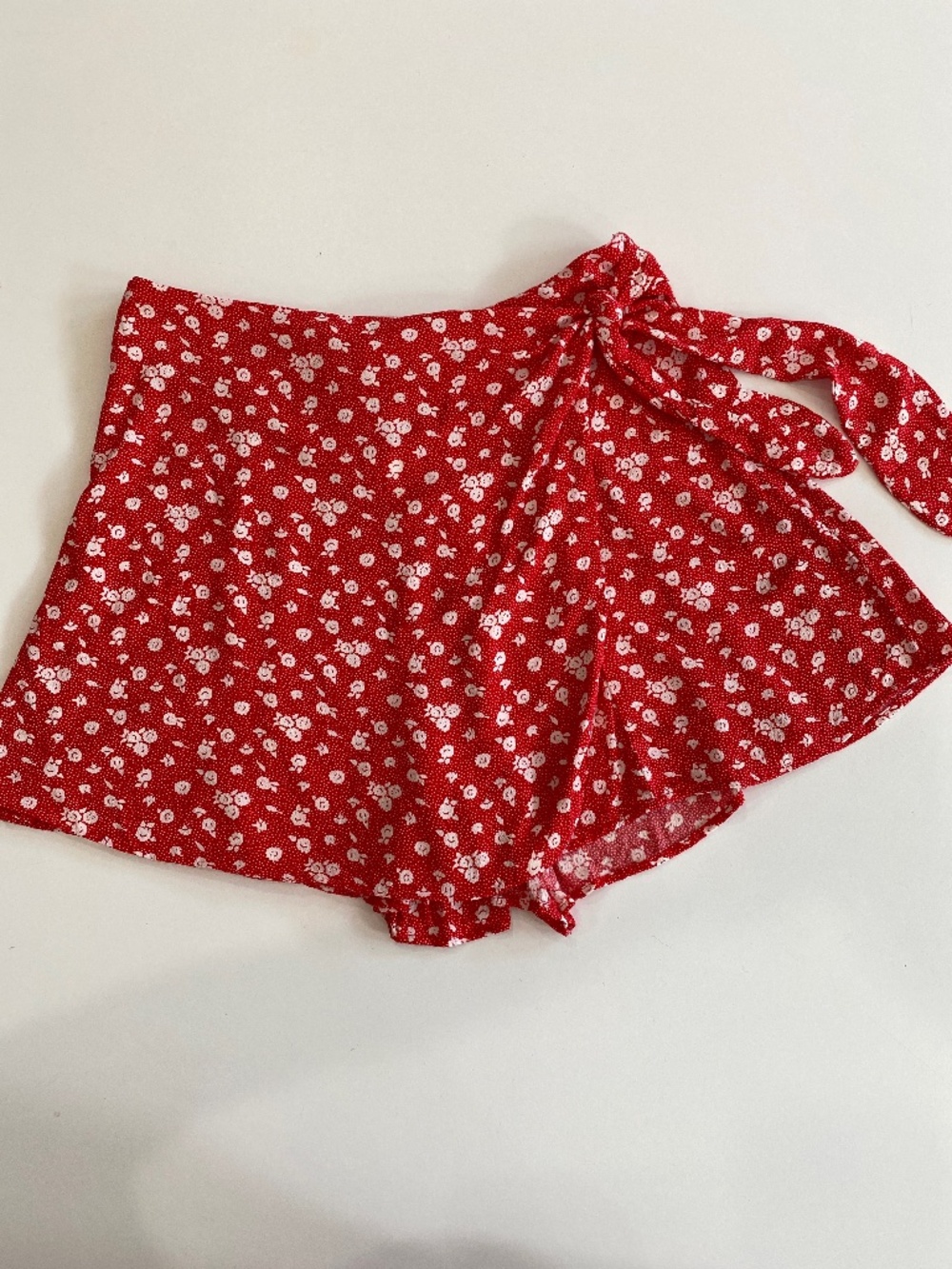 Privacy please red and white floral wrap skort XS